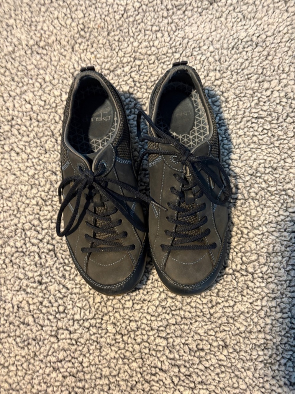 Dansko Women’s Size US 8.5 Low Top Active Shoes Black Suede Very Good Condition!